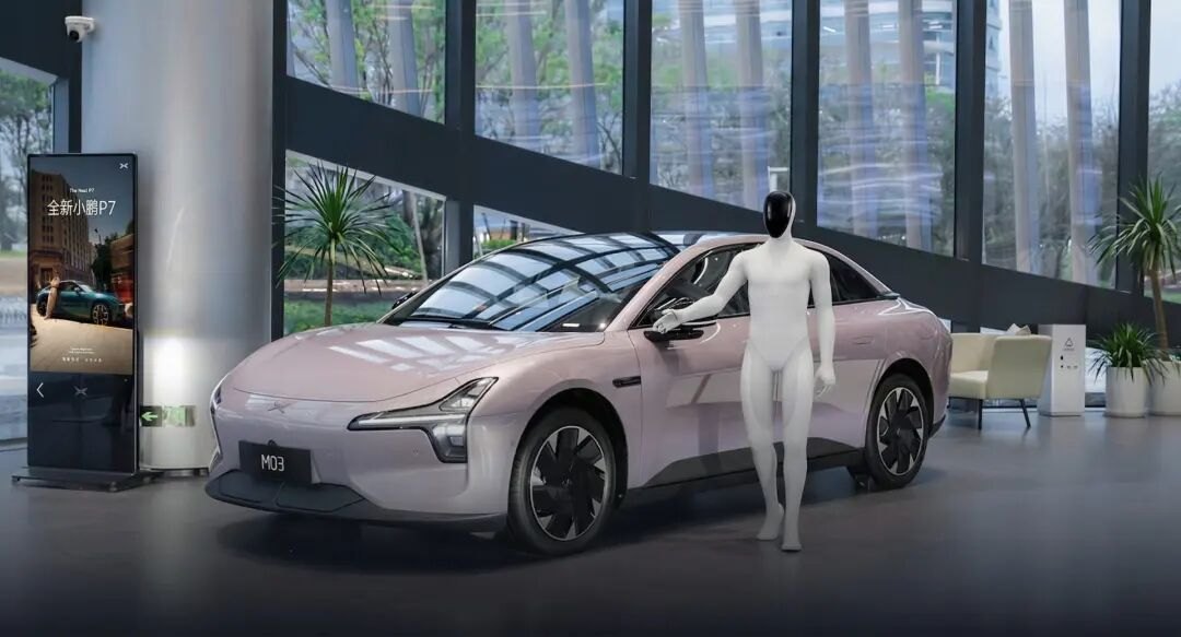 何小鹏发内部信：兼任机器人业务CEO，力争2026年底量产人形机器人IRON，并率先在小鹏门店商用